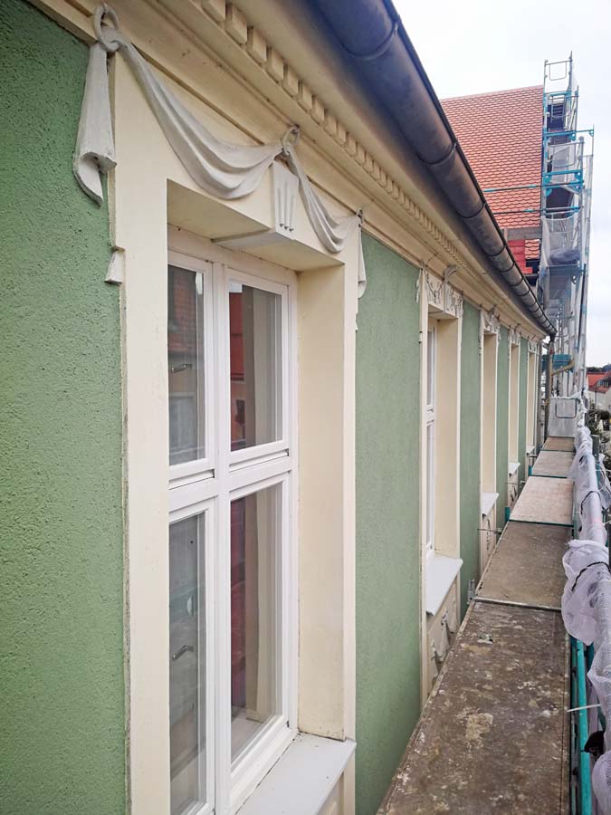 Sanierung klassizistischer Fassade und Türe denkmalgeschützt in Friedberg, Uhrmachergasse
