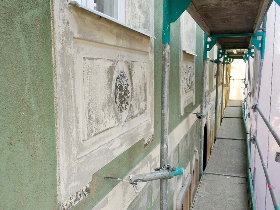 Sanierung klassizistischer Fassade und Türe denkmalgeschützt in Friedberg, Uhrmachergasse