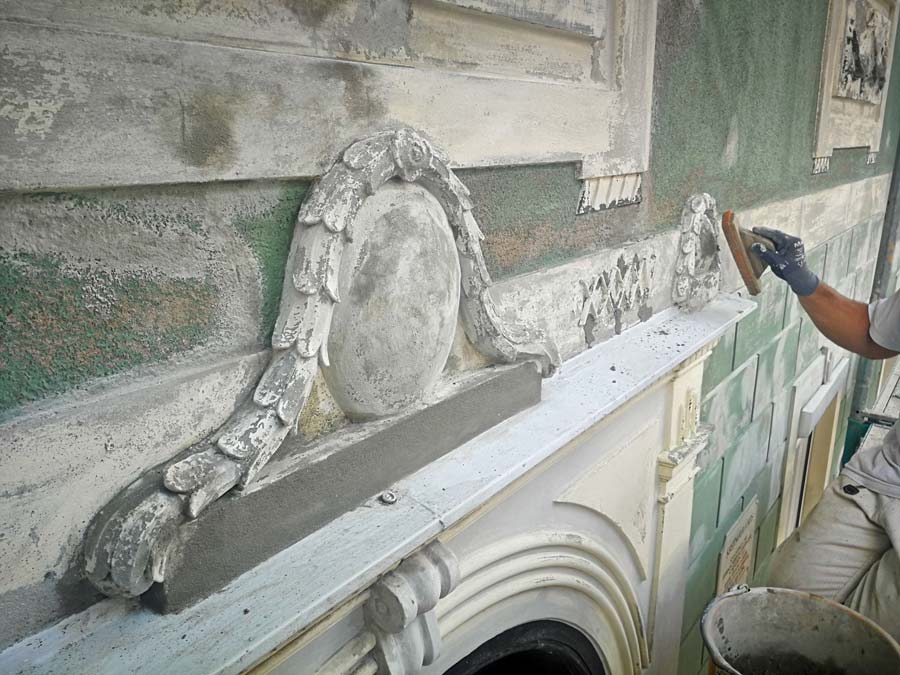 Sanierung klassizistischer Fassade und Türe denkmalgeschützt in Friedberg, Uhrmachergasse