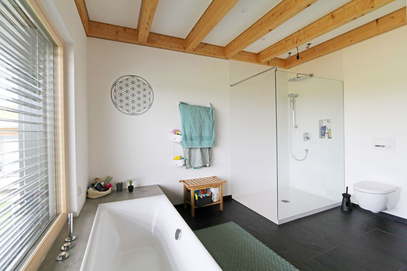 Neubau eines EFH an ein bestehendes Gebäude mit Verbindungssteg, Rohrbach