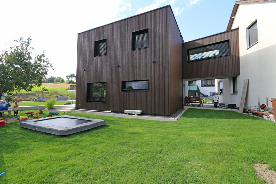 Neubau eines EFH an ein bestehendes Gebäude mit Verbindungssteg, Rohrbach