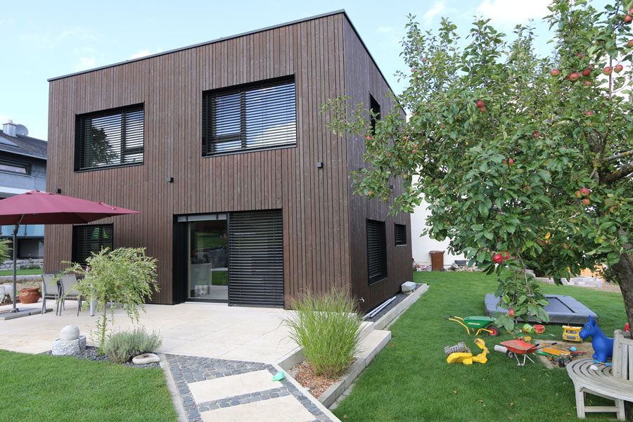 Neubau eines EFH an ein bestehendes Gebäude mit Verbindungssteg, Rohrbach